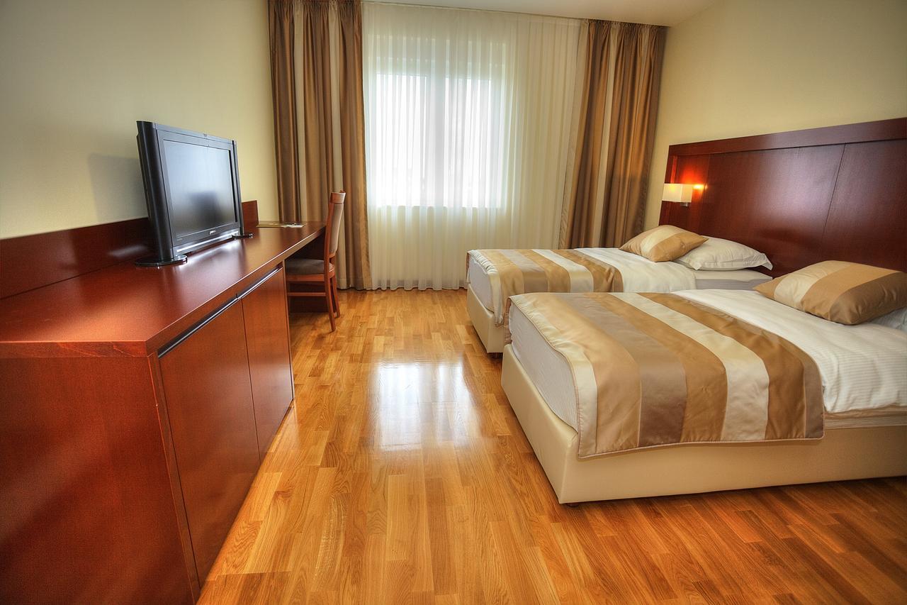 Hotel Palace เมจูโกเรีย ภายนอก รูปภาพ
