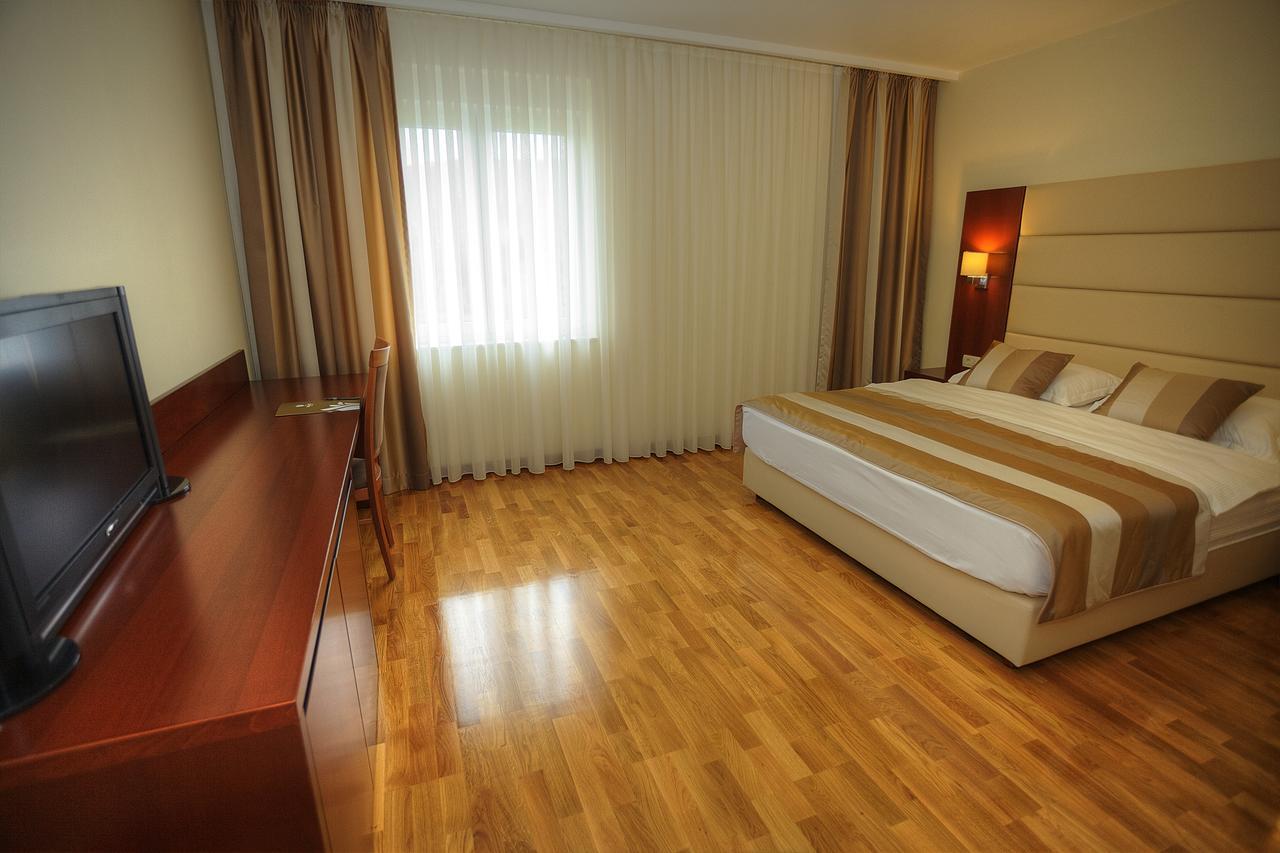 Hotel Palace เมจูโกเรีย ภายนอก รูปภาพ